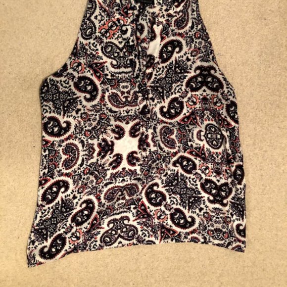 Audrey & Celine Sleeveless Blouse - Picture 4 of 6